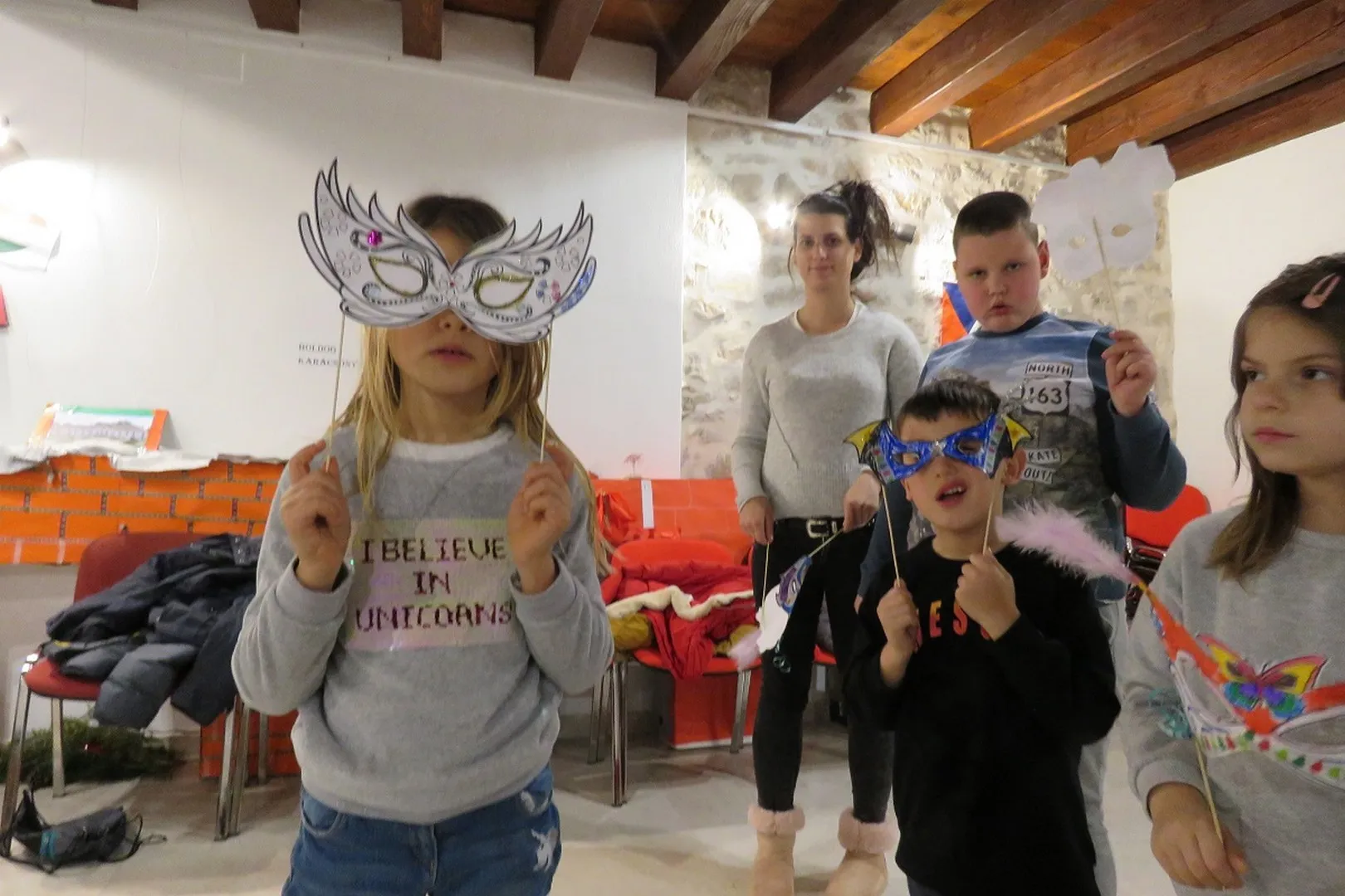 U veljači sa dva lica šeta svaka maškarica...