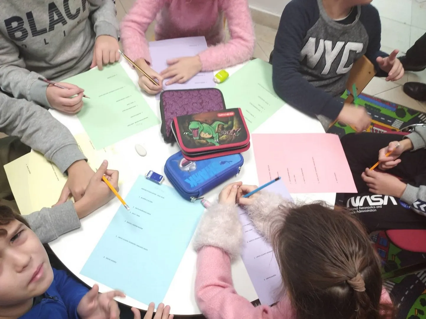 "Bijeli jelen" i 3.razred OŠ V.Kaleba u knjižnici!