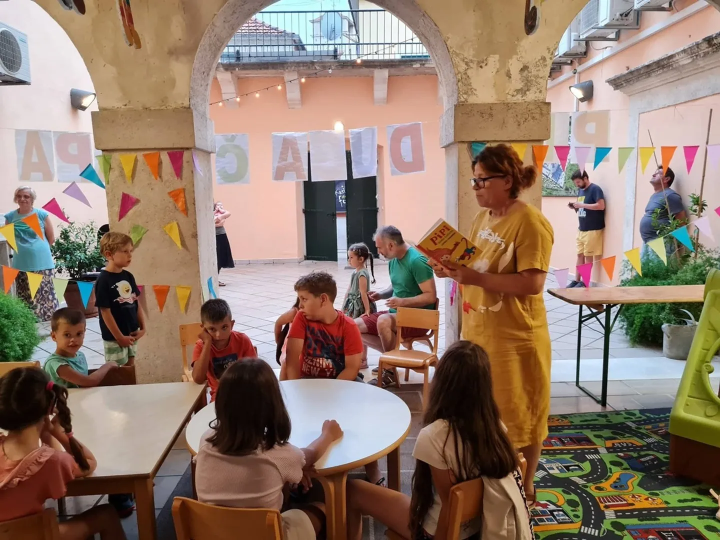 Na današnjoj Bajkaonicu okupirali smo Vilu Pipinovac!