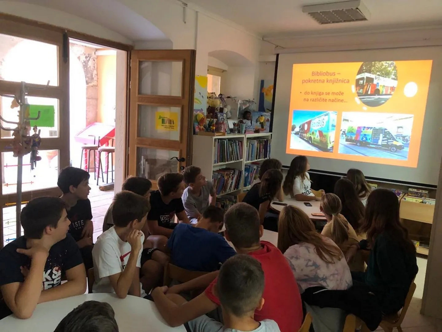 Posjet knjižnici učenika 7.razreda OŠ Vjekoslava Kaleba!